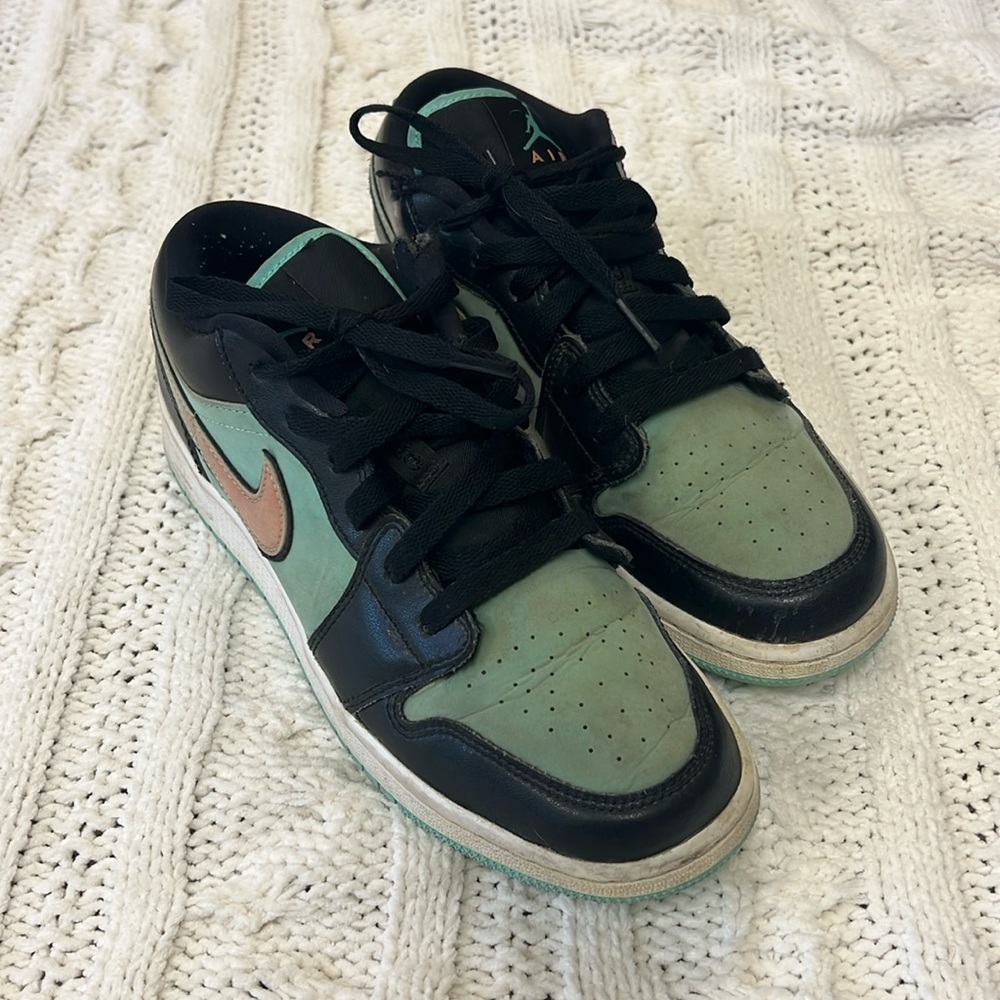 Jordan 1 Low Tropical Twist